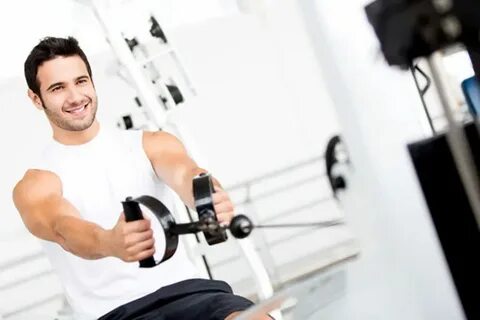 فوائد رياضة السباحة للفتيات وتأثيرها الإيجابي على الجسم والعقل