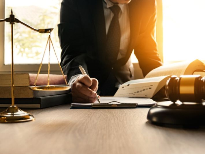 كيفية بناء فريق عمل قانوني فعال داخل الشركات